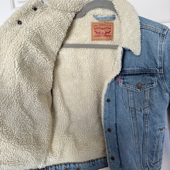 Levi’s Original Sherpa Trucker Denim Jacket - Picture 7 of 7